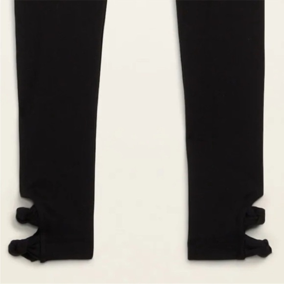 NWT! Old Navy Black High-Waisted Knotted-Hem Leggings - Size Medium 💙 - Picture 2 of 6